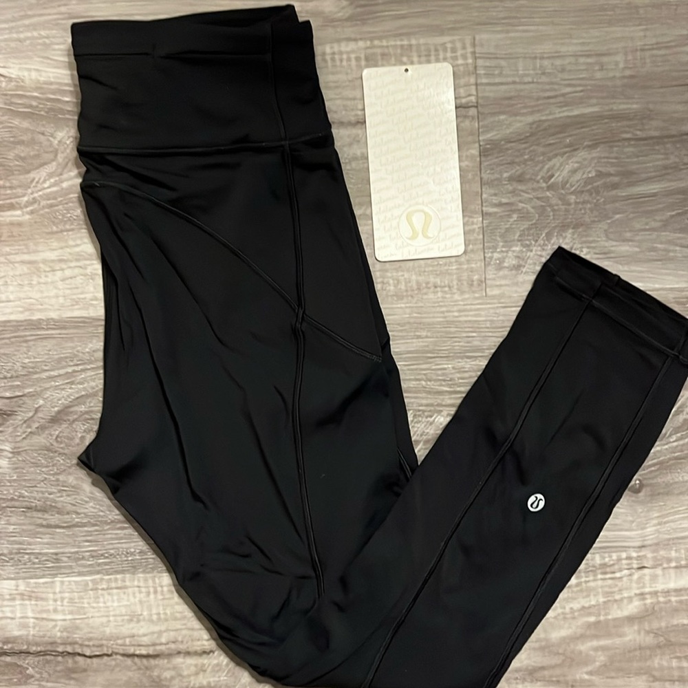 Lululemon Final Lap Crop in Black